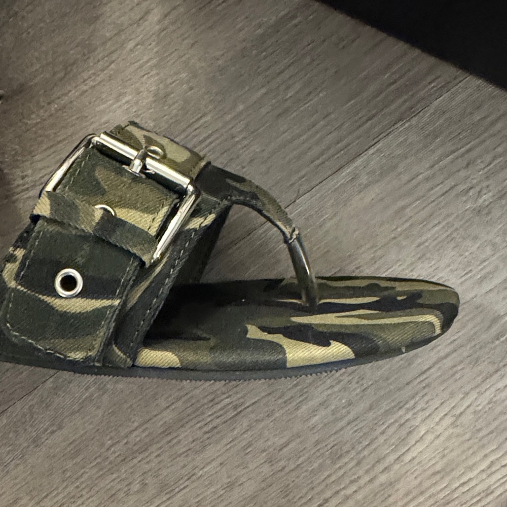 Viki Denim Belt Buckled Flat Sandals - Camouflage 🔥 Size 6 BRAND NEW ❣️ - Picture 9 of 16